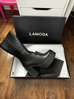 Black LAMODA Boots