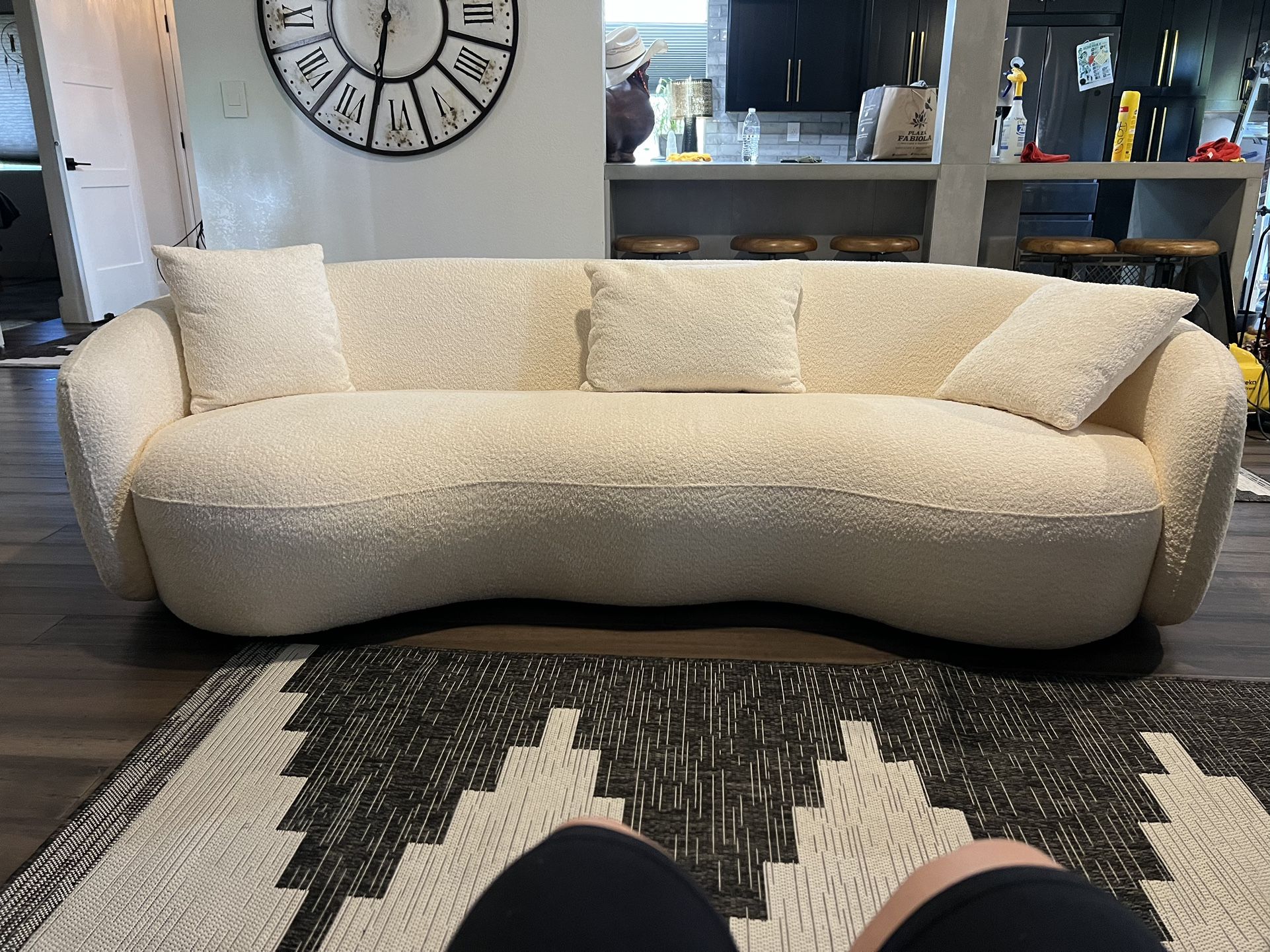 Yazgur 93.6” Modern Curved Sofa Beige absolutely stunning and comfortable