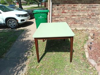 Dining room table