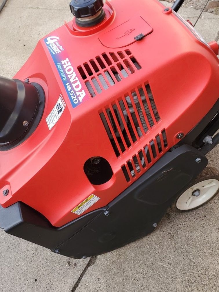 Honda SNOWBLOWER HS520. NIICE!!