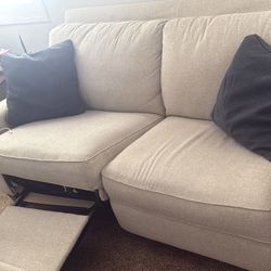 🛋️ FOR SALE: La-Z-Boy Dual Reclining Couch — Power Recliner with Bonus Cushions! 🛋️