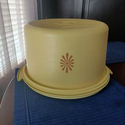Vintage Tupperware Harvest Gold Cake Carrier
