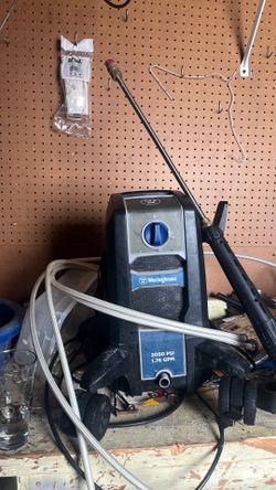 Pressure washer with wand