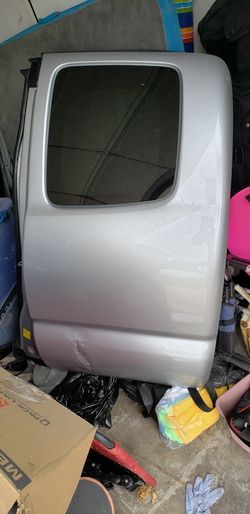 Toyota Tacoma Access Cab Door (Driver Side)