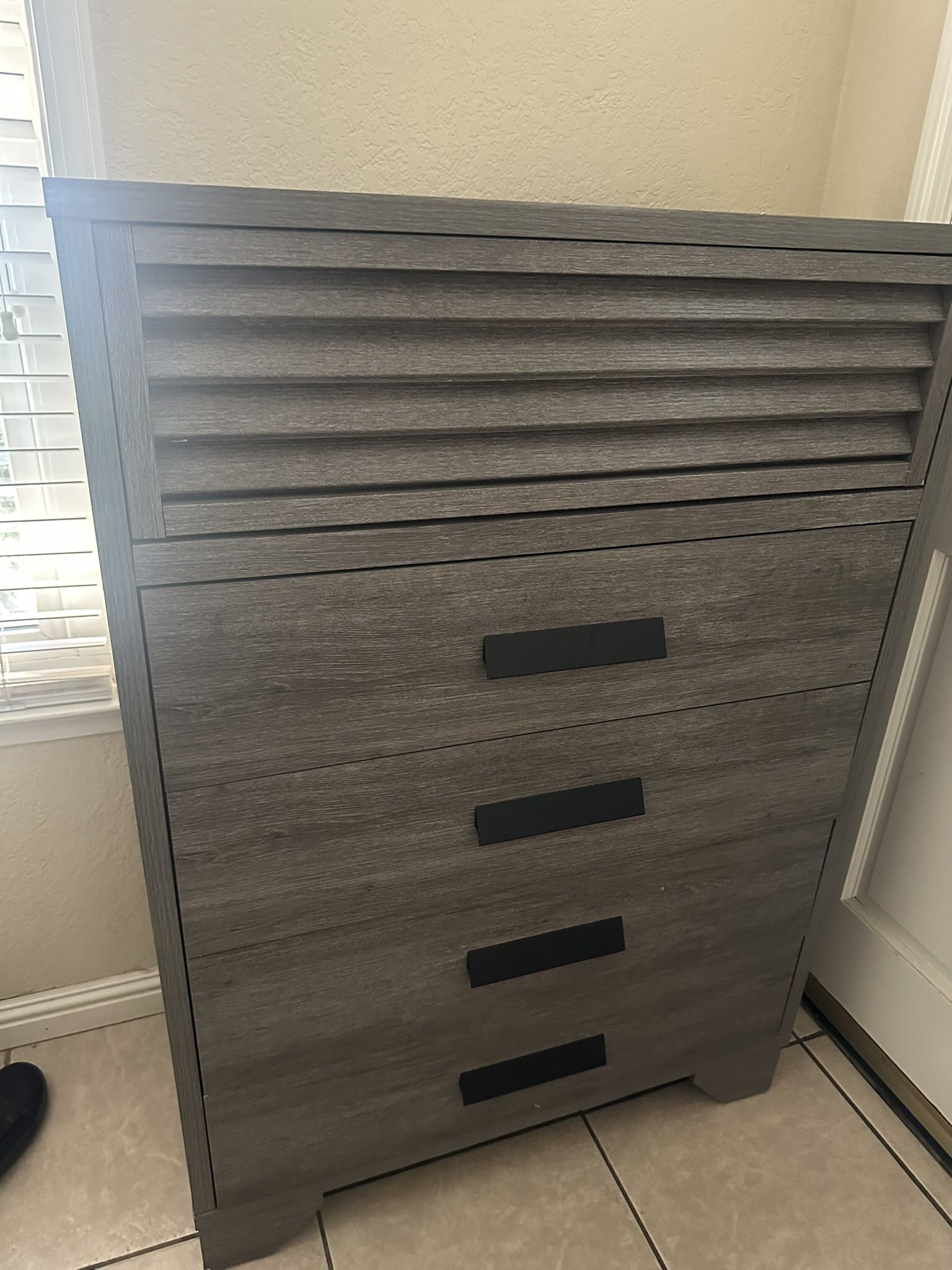 Chest Dresser 
