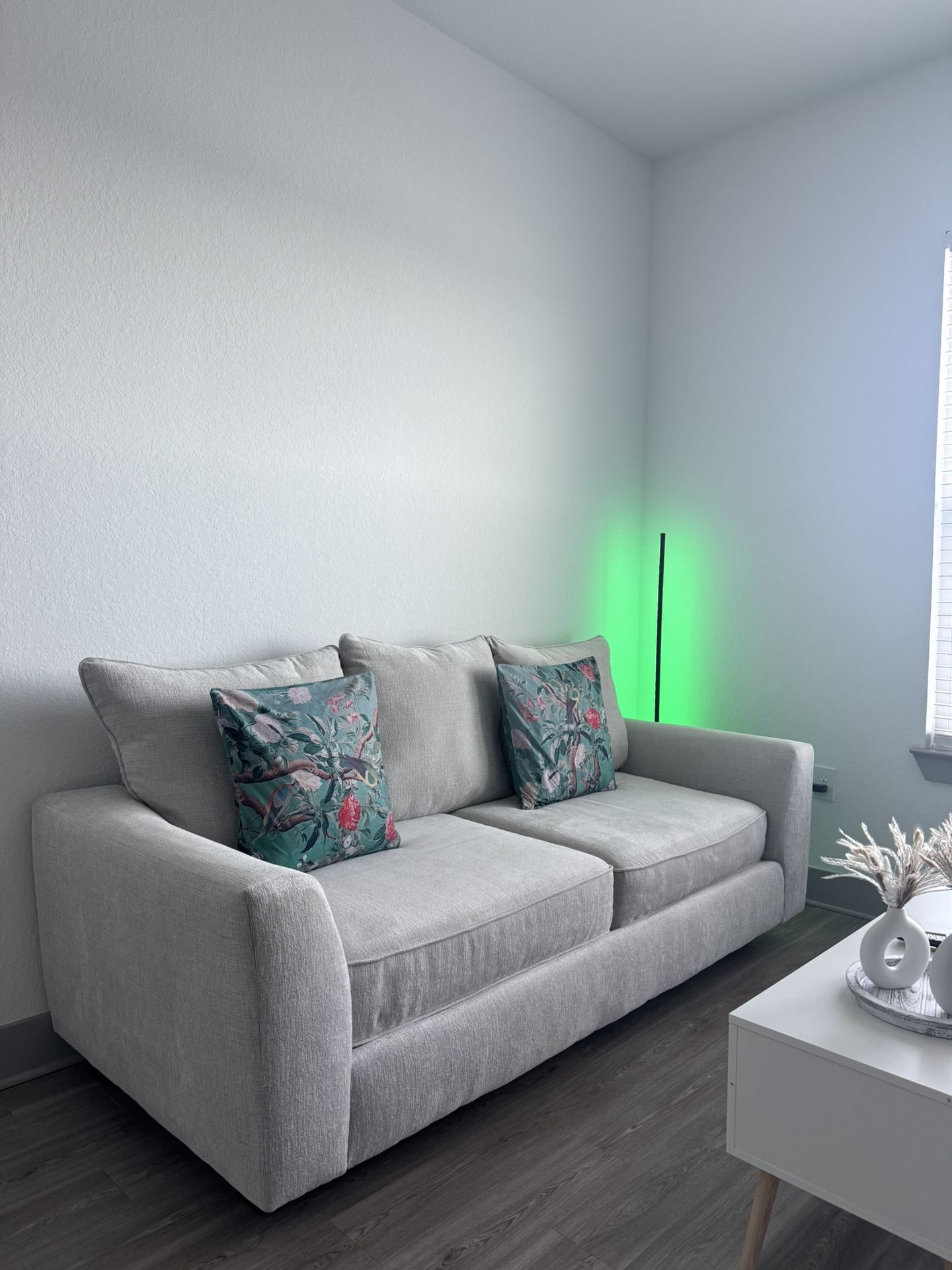 Like New Modern Light Grey Couch Excellent Condition From Rooms To Go!! 🤩
