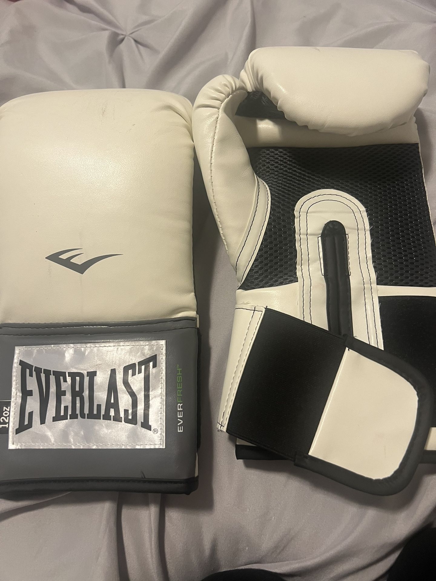 Everlast Boxing gloves White 12oz
