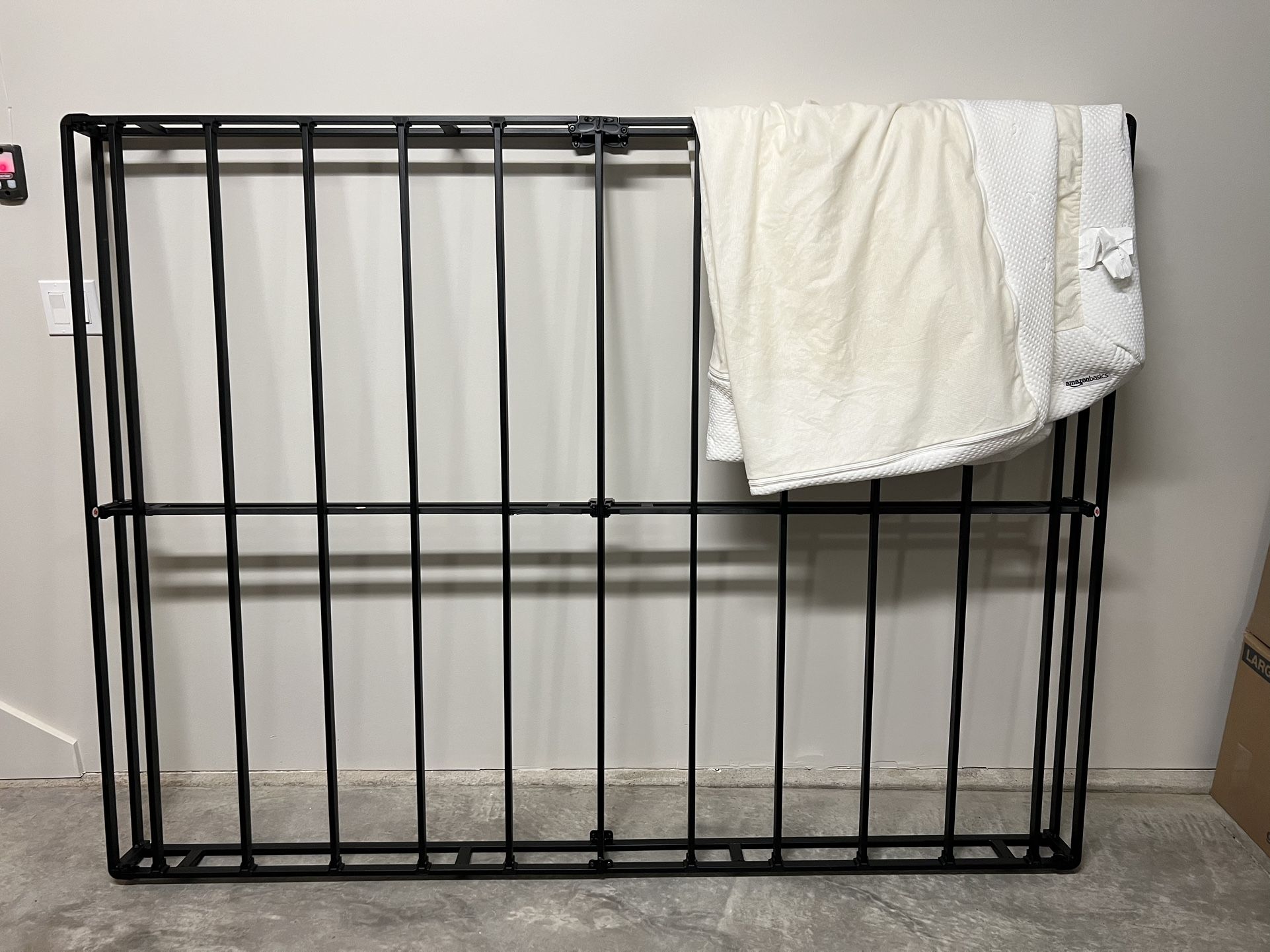 Amazon Basics Queen 5-inch Box Spring Base