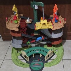 Thomas & Friends Multi-Level Toy Track Set, Trains & Cranes Super Tower, 2.5 Ft Tall with 3 Characters for Preschool Kids Ages 3+ Years