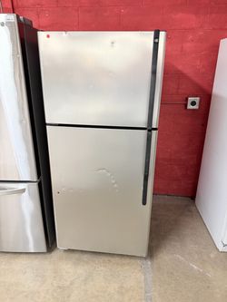 GE Top-Freezer Refrigerator White