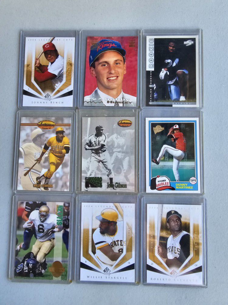 BOX OF SPORTS CARDS IN TOP LOADERS 
