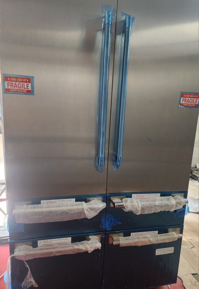 Thermador Freedom 48 Inch Wide - Energy Star Certified French Door Refrigerator
Model: T48BT120NS
Thermador 48” Built-In Refrigerator ❄️