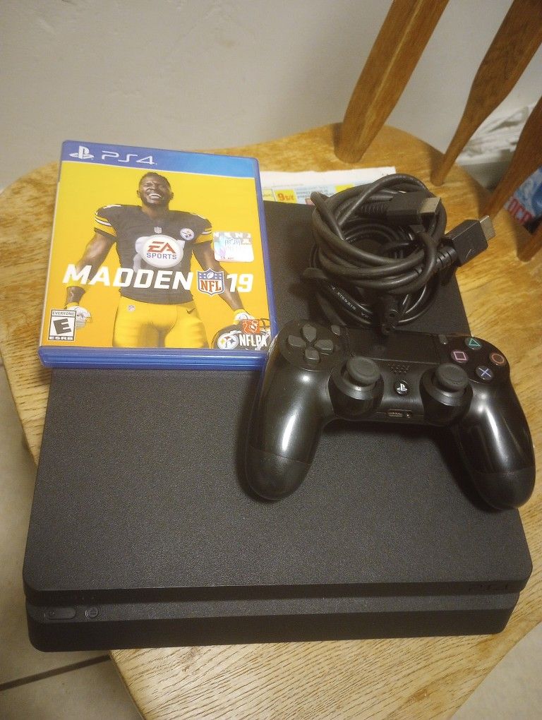 PS4 Slim 1tB With a controller and game 