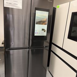 23 cu. ft. Smart Counter Depth 4-Door Flex™ refrigerator with Family Hub™ and Beverage Center in Black Stainless Steel