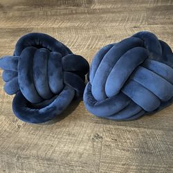 Large Knot Pillows 