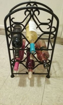 Wine bottle holder