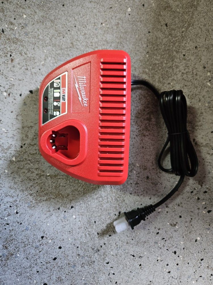 M12 Charger