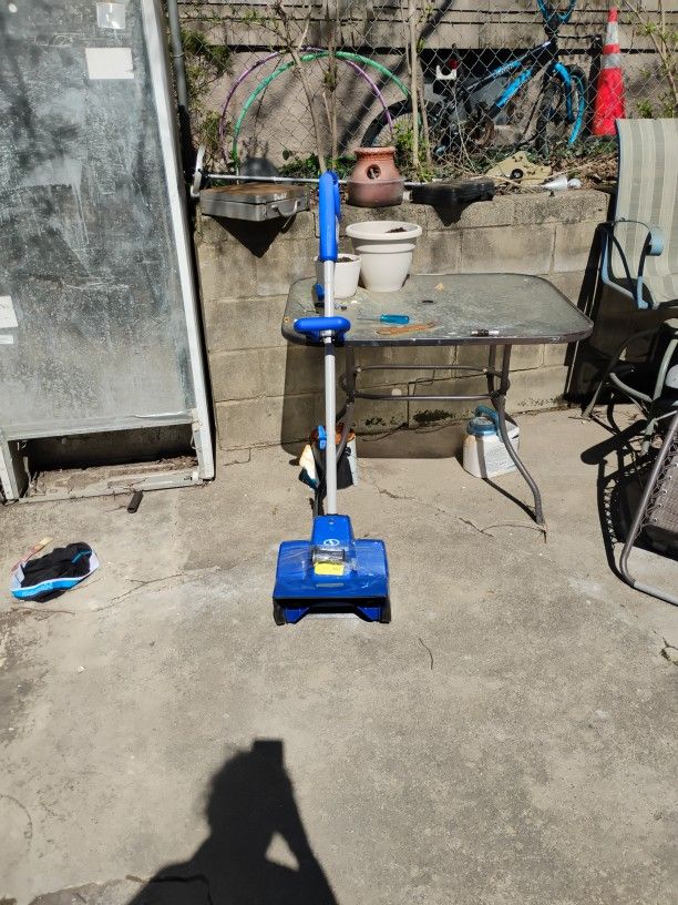 SNOWJOE SNOW SHOVEL