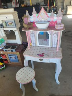 Kids vanity$25