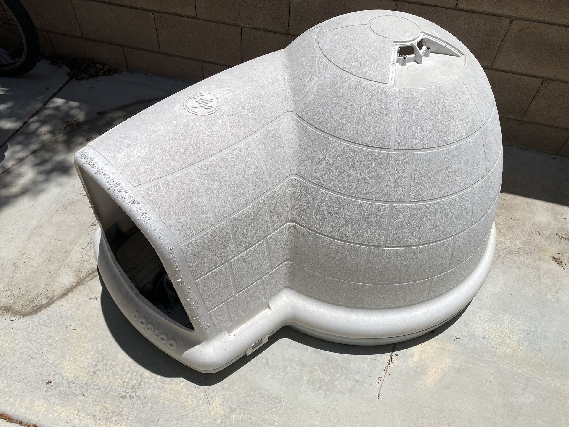 Igloo Shape Dog House