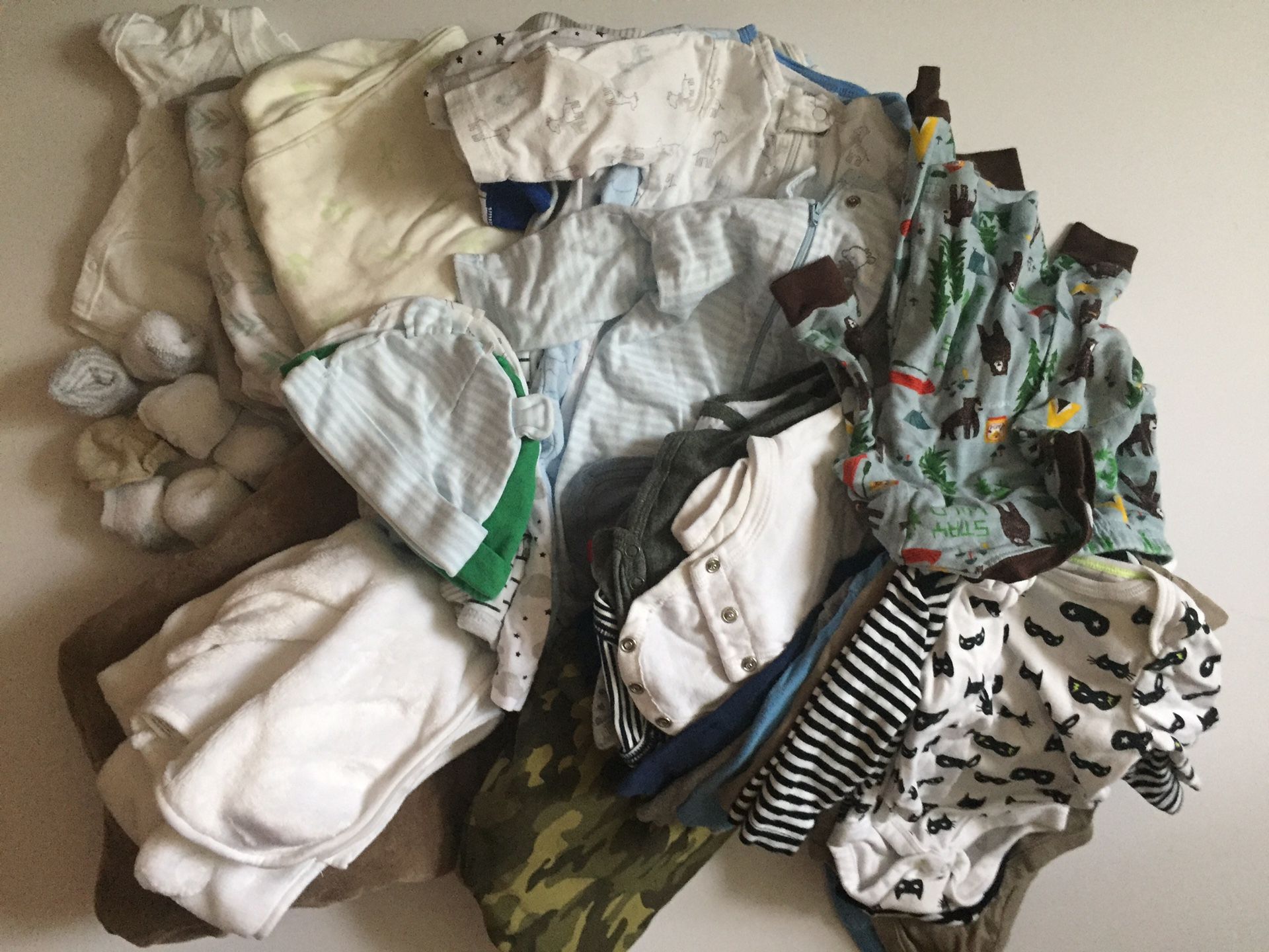 Lot of baby clothes size 0-3 months