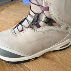 NITRO Bianca TLS  Snowboard Boots  Woman’s 9.5