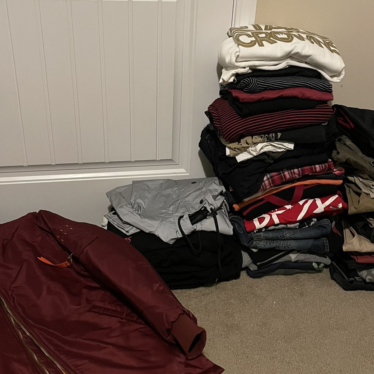 Clothing Lot 50+ Items Mens Levi’s, H&M & More