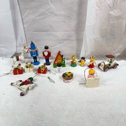 15 Vintage Wooden Christmas Tree Ornaments made in Italy, Germany Taiwan LIKE NEW Very Colorful  Be sure to take a look at all the other items I have