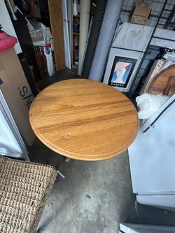 Round Diner Table 40” D 29” H