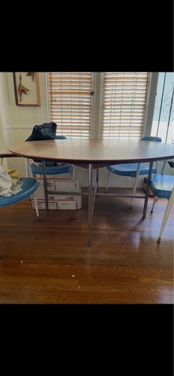 Knolls dining table