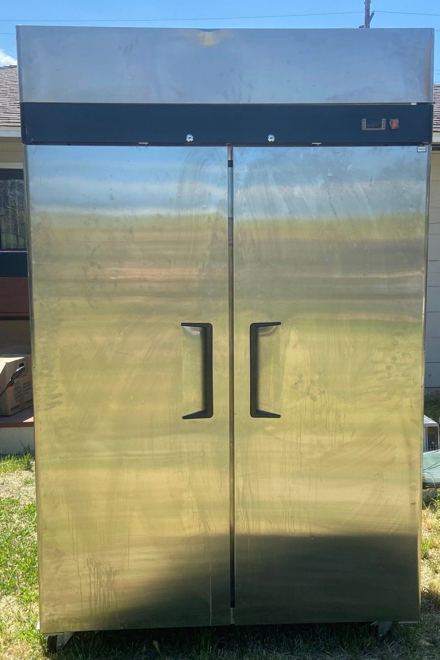 Indoor Vertical Commercial Cooler