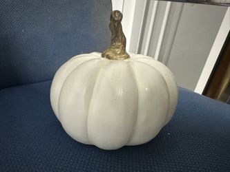 White pumpkin decor