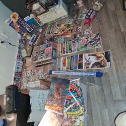 HUGE VINTAGE CARDS,COMICS,TOYS,COLLECTION 