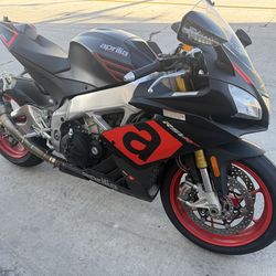 2017 Aprilia RSV4rr