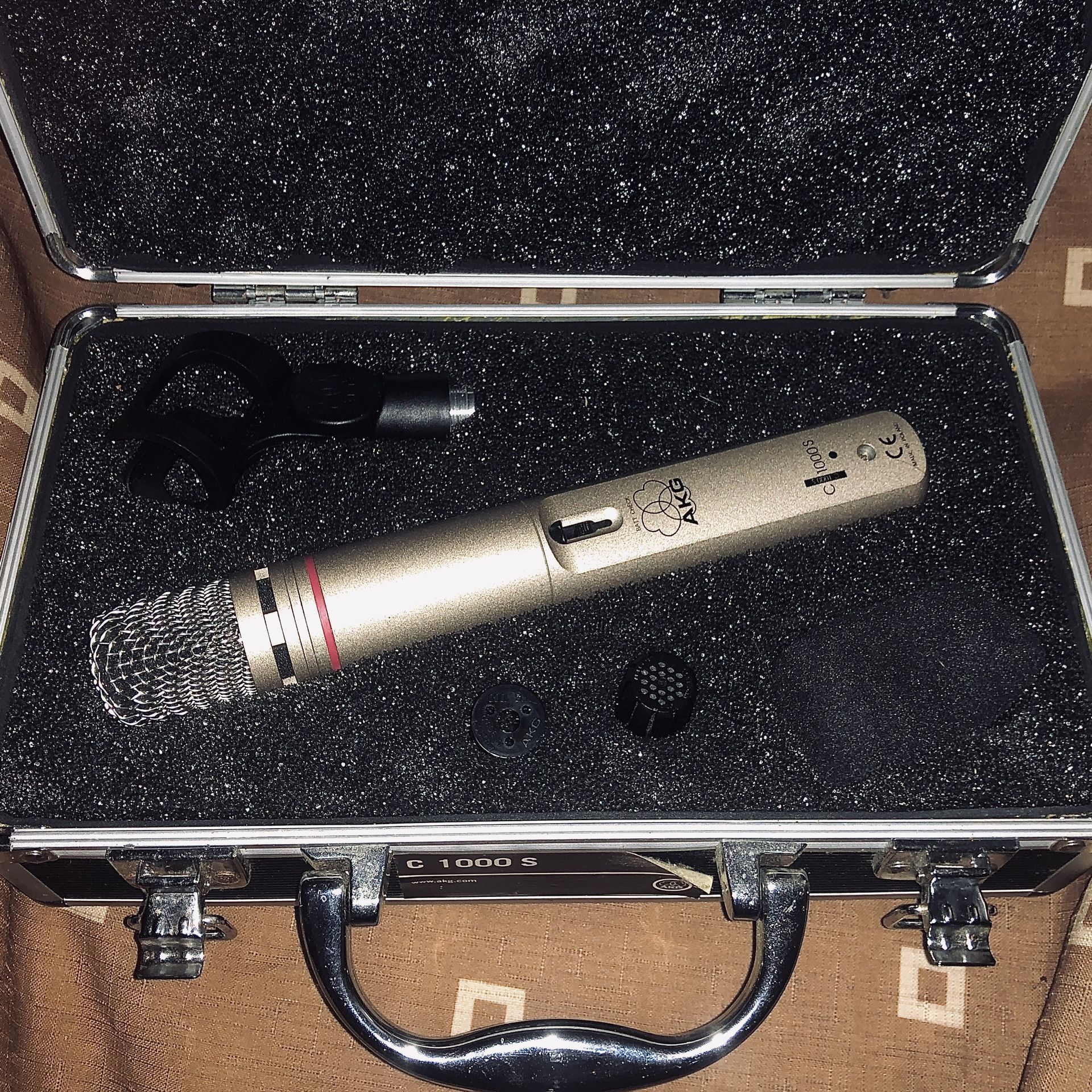 AKG C 1000 S Small Condenser Mic With Case