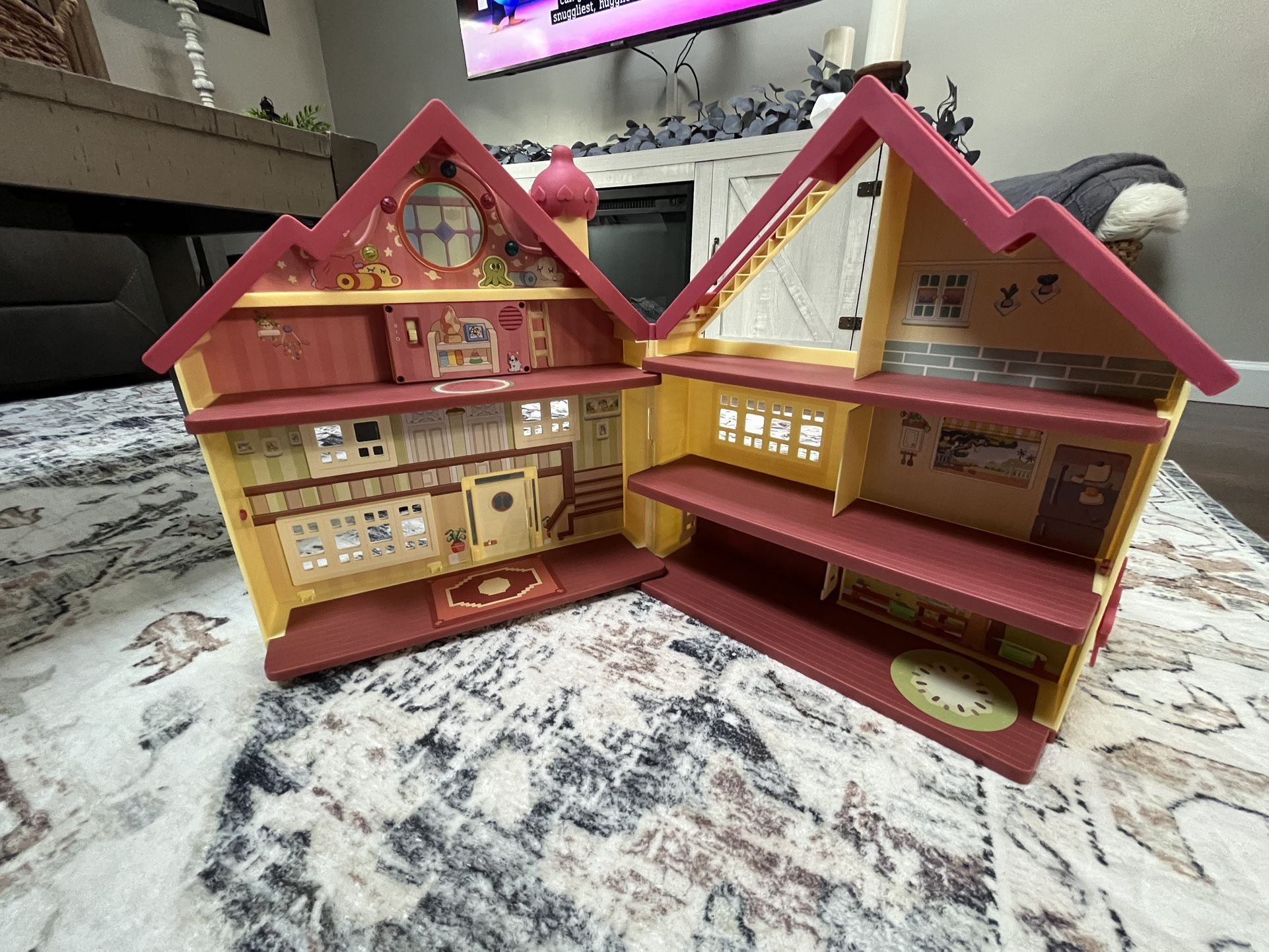 Bluey Playhouse With Characters