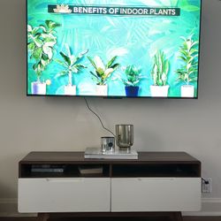 Beautiful Wood/laminate TV Cabinet 