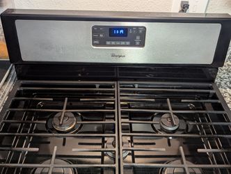 Whirlpool 30-in 5 burners 5.1-cu ft Freestanding Natural Gas Range ( Stainless Steel )