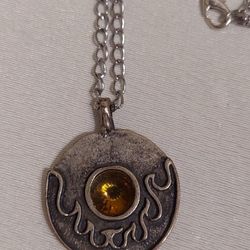 BEAUTIFUL PENDANT NECKLACE 