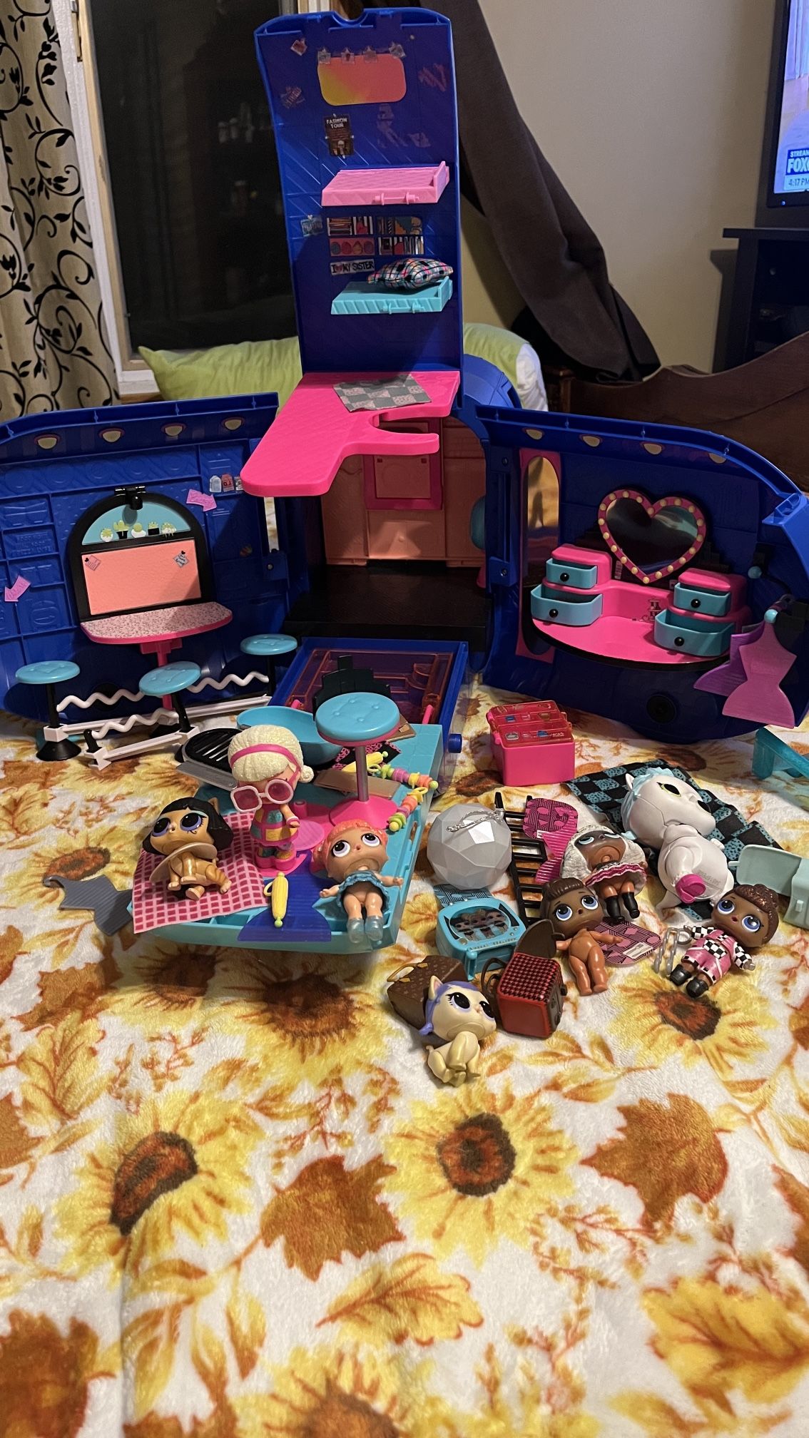 lol Camper With Accessories And Dolls