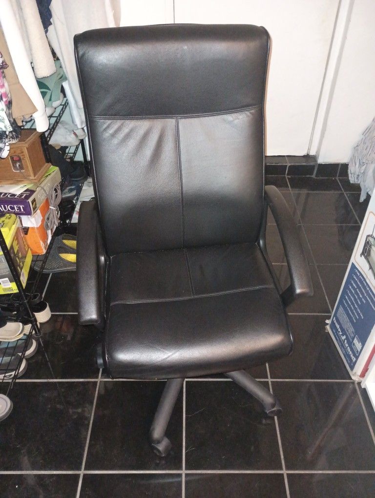 Leather Black Office Chair With Arm Rest