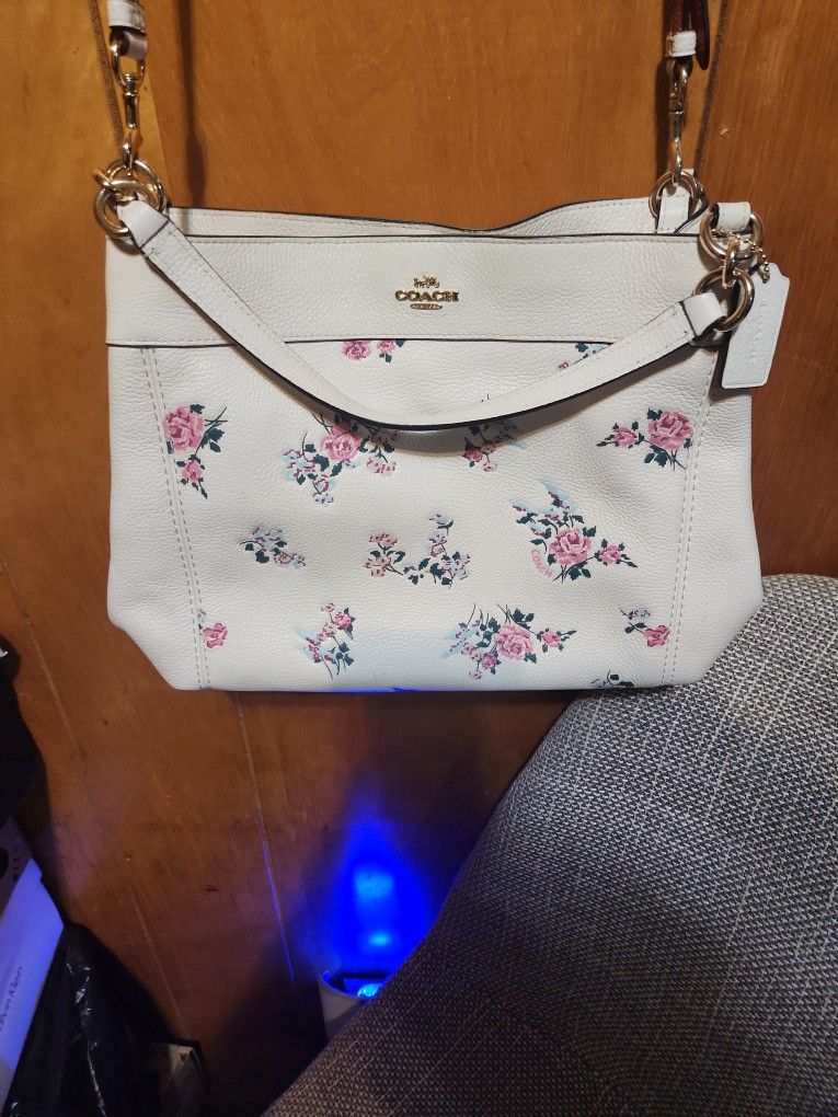 Bolsa coach blanca con flores