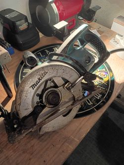 Makita 5477NB 71/4 inch circular saw