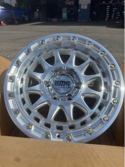 17x8.5 -10 offset 556 CRUX GLOSS SILVER MACHINE