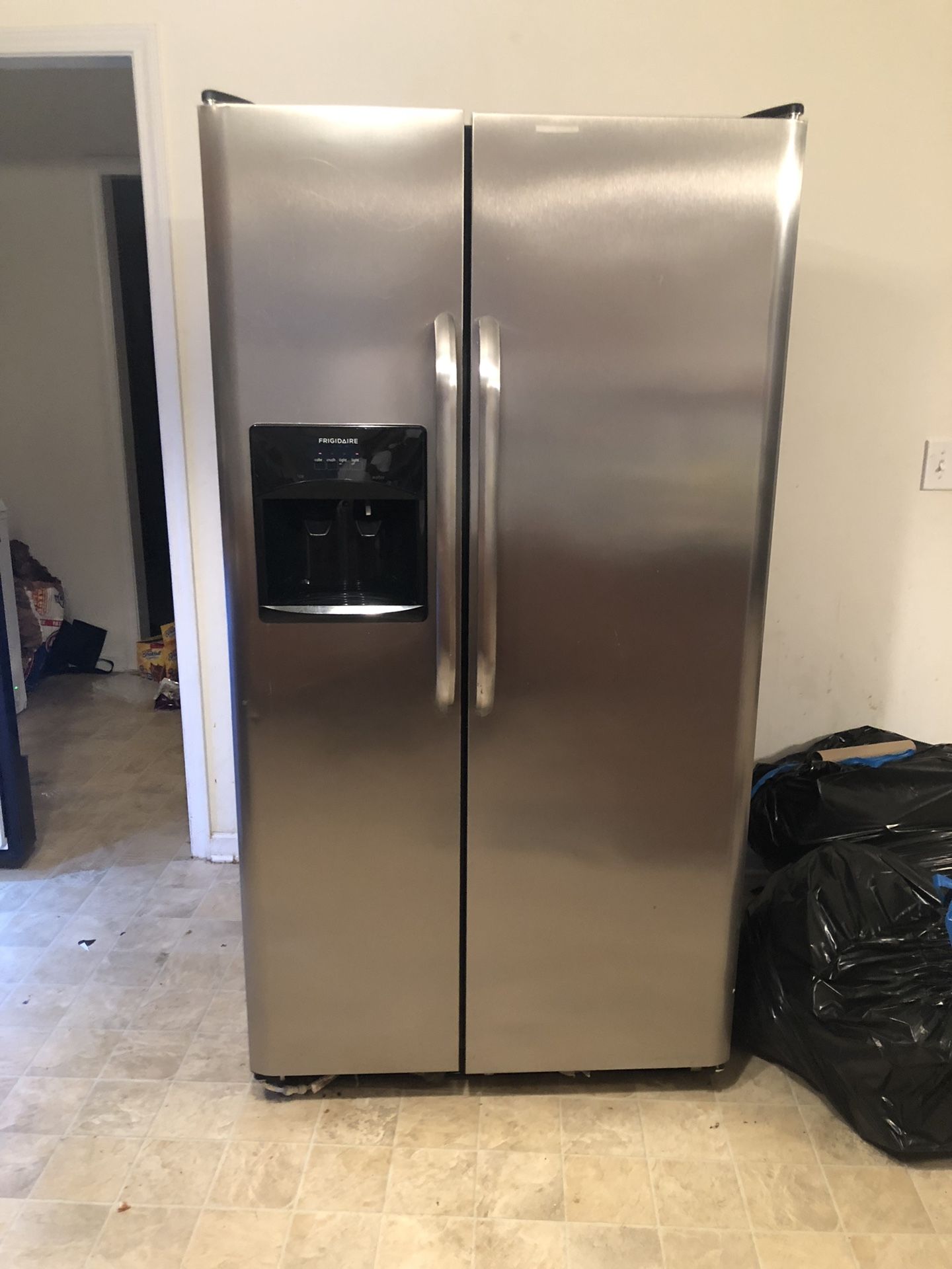 Frigidaire FFHS2611PFEA 68”x35”