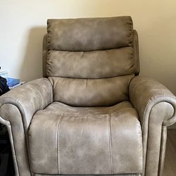 Electric Wide Recliner In Great Condition $100
