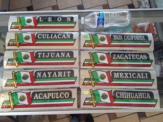 Stickers $3 cada una la botella es para comparar medida