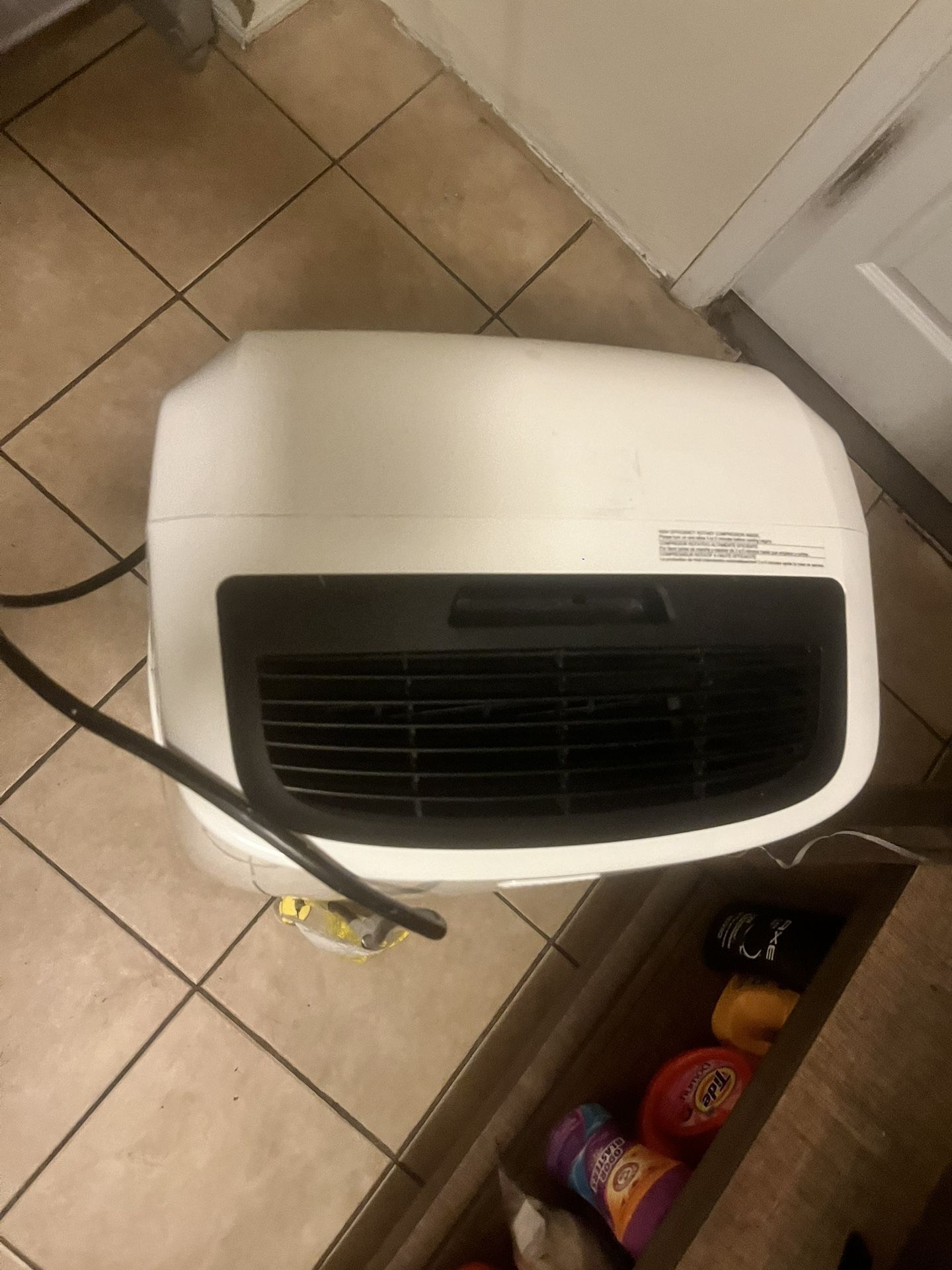 DeLonghi PAC EL275HGRKC-3AL WH Portable Air Conditioner (