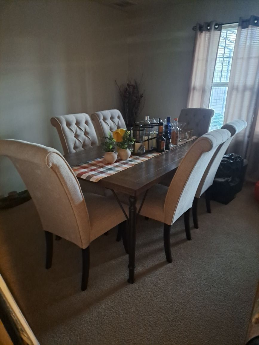 Ashley Dinning Room Table Set. 