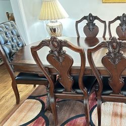 Dinning Table And 6 Chairs With Table Pads 